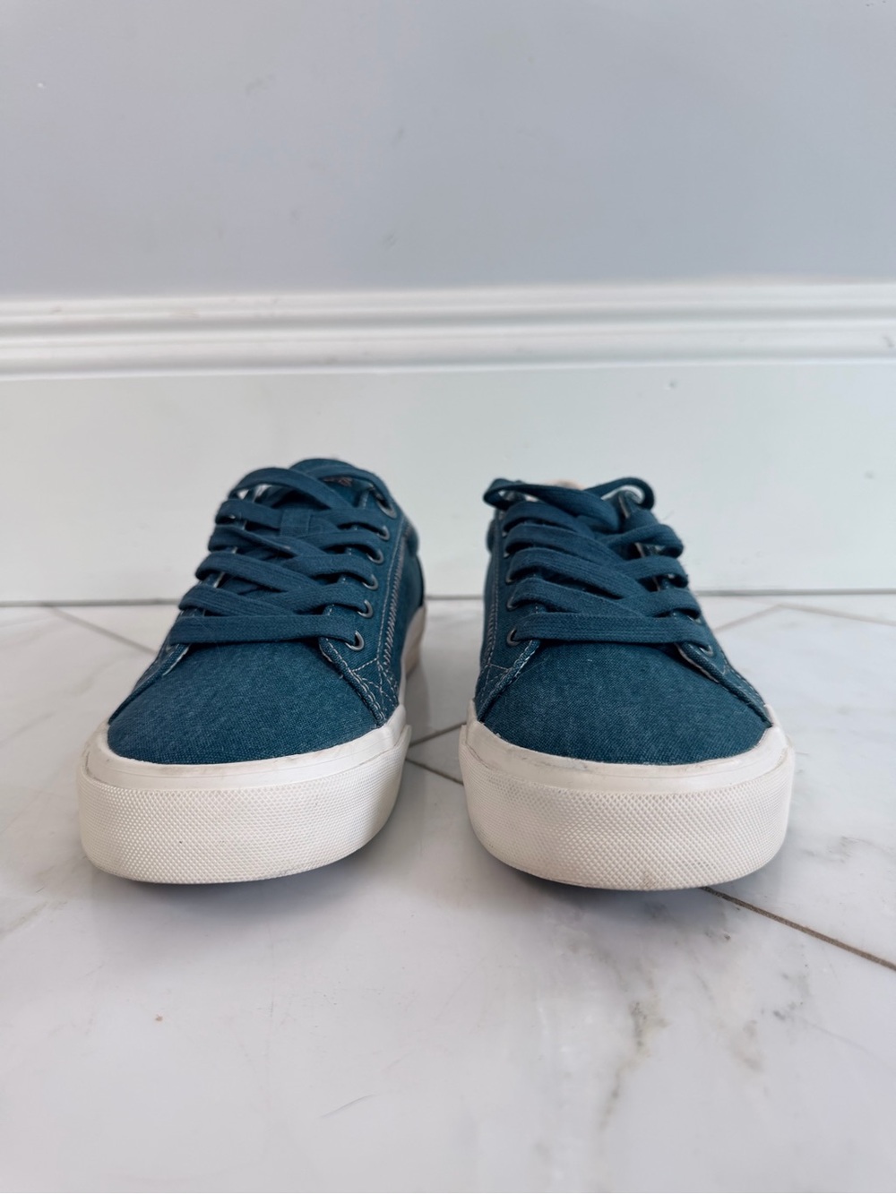 Taos Shoes Women’s 8.5 Denim Dark Blue Color Sneakers comfort walking support - Picture 2 of 9